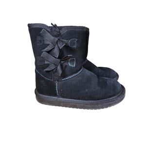 Black koolaburra by Ugg Short Boots GIRLS Size 2 Bow Accents on Side
